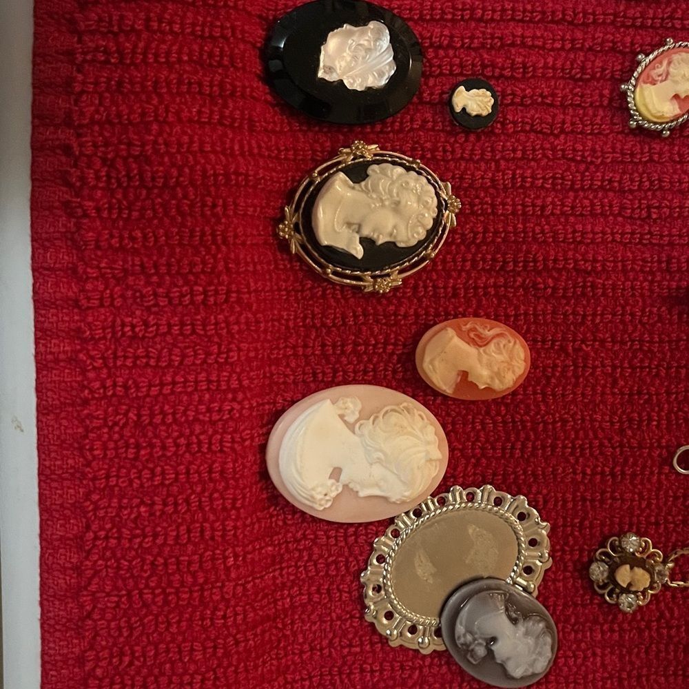 Cameo pendant collection - Picture 8 of 8